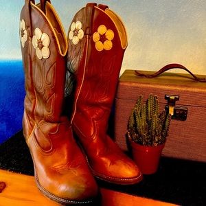 Sweet Acme Vintage Beauties w/Flowers